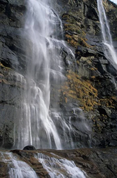 Водопад Cascata Dell Acquafraggia Валь Брегалья Берсель Швейцария Европа — стоковое фото