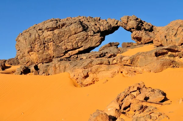 Sandstone Rock Formation Sand Dunes Adrar Tekemberet Immidir Algeria Sahara — Foto de Stock