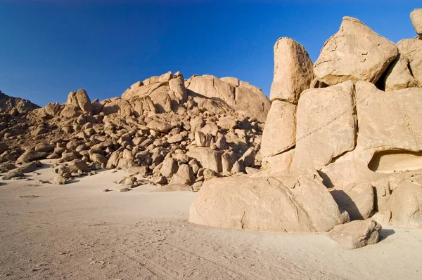 Felsformationen Jebel Uweinat Jabal Awaynat Libyen Afrika — Stockfoto