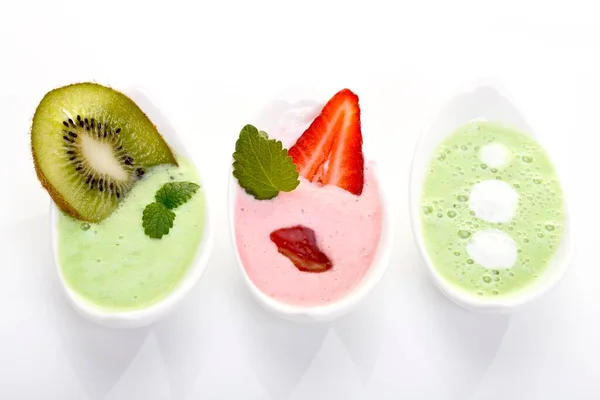 Kiwi Quark Strawberry Quark Fresh Kiwis Strawberries Mint Yoghurt — 图库照片