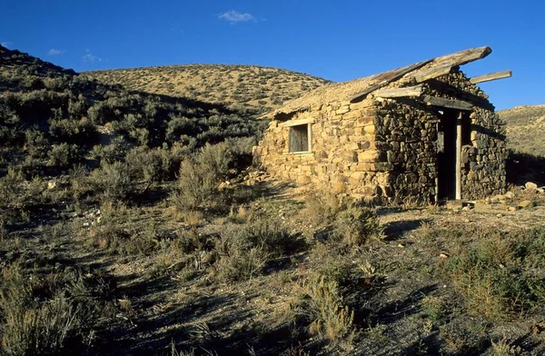 Old cabin on the historic Pony Express Trail, Nevada, USA, North America