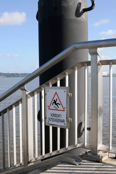Sign Vorsicht Rutschgefahr German Caution Slip Hazard Hamburg Harbour Germany — Stock fotografie