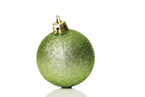 绿色的圣诞树球 — 图库照片
