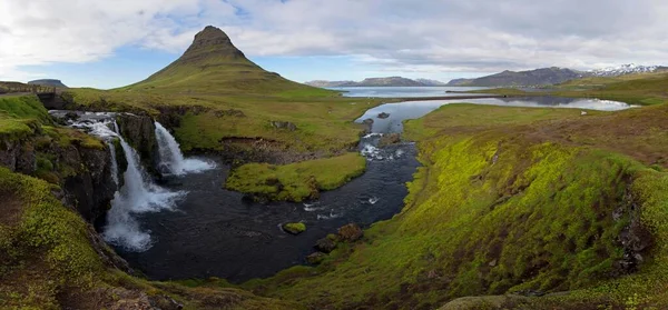 Wodospad Pobliżu Grundarfjrdur Kirkjufell Grundafjrdur Tyłu Półwysep Snaefellsnes Islandia Europa — Zdjęcie stockowe
