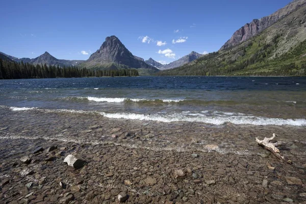 Dois Medicine Lake Frente Montanha Sinopah Parque Nacional Glacier Montana — Fotografia de Stock
