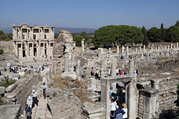 Mensen Bezoeken Bibliotheek Van Celsus Stad Efeze Bibliotheek Van Celsus — Stockfoto