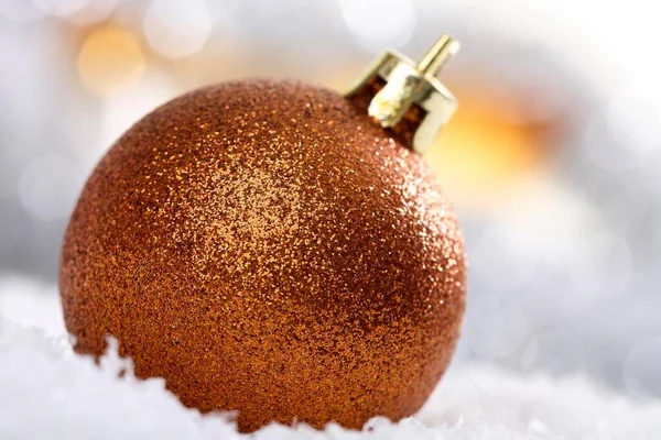 Bola Árvore Natal Laranja Neve — Fotografia de Stock