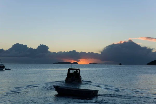 Fishing Boat Sunrise Halfmoon Bay Steward Island New Zealand Oceania — 스톡 사진