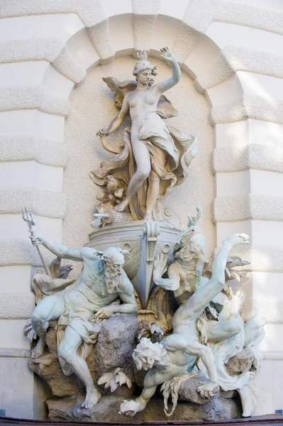 Power Land 1897 Fountain Statues Michael Wing Michaelerplatz Hofburg Imperial — 图库照片