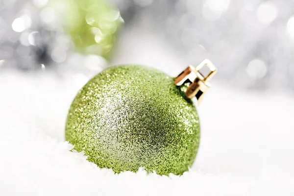 Zelený Třpyt Vánoční Strom Koule Sněhu Vánoční Ozdoby — Stock fotografie