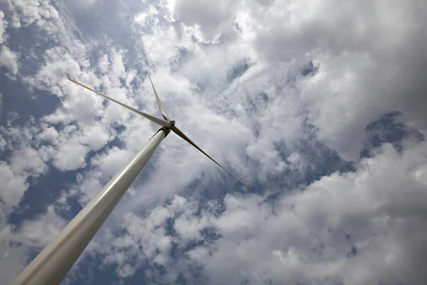 Rüzgar Türbini Alternatif Yeşil Enerji Kaynağı — Stok fotoğraf