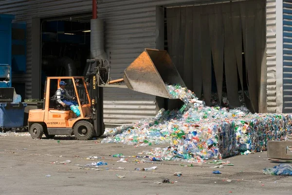 Delivered Plastic Bottles Being Transported Sorting Station Sorted Colours Compressed — Stockfoto