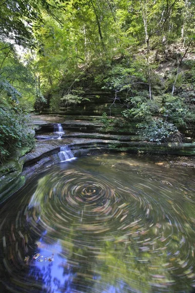 Peter Sandstone Giants Bathtub Water Pot Leaves Circle Fall Matthiessen — Stock fotografie