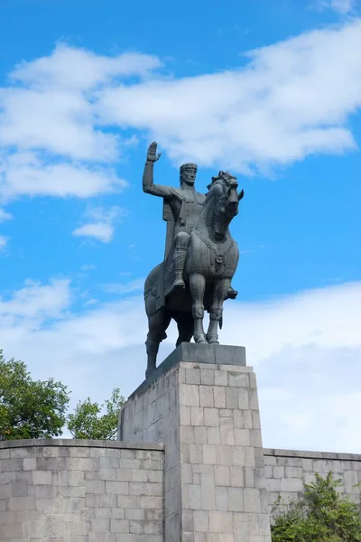 Equestrian Statue King Vakhtang Gorgasali Tbilisi Georgia Asia —  Fotos de Stock