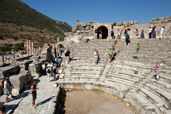 Ephesus Kentinde Insanlar Odeion Ziyaret Eder Odeion Zmir Efes Kentinde — Stok fotoğraf