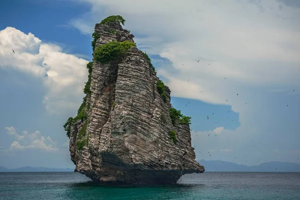 Isla Roca Caliza Phi Phi Phuket Tailandia Asia — Foto de Stock