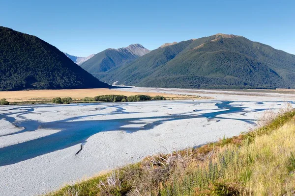 Rio Waimakariri Rio Hawdon Com Vista Para Woolshed Hill 1429 — Fotografia de Stock