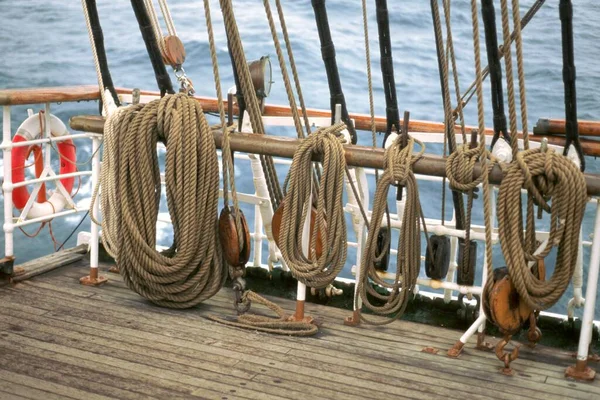 Ropes Ship Close View – stockfoto