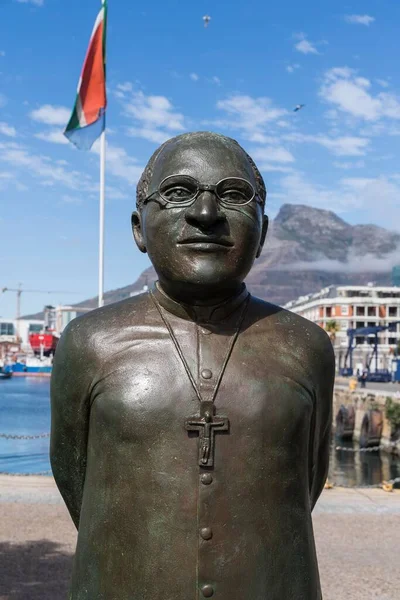 Bronzestatue of Desmond Tutu, South African clergyman and human rights activist, Alfred and Victoria Waterfront, Cape Town, Western Cape, South Africa, Africa