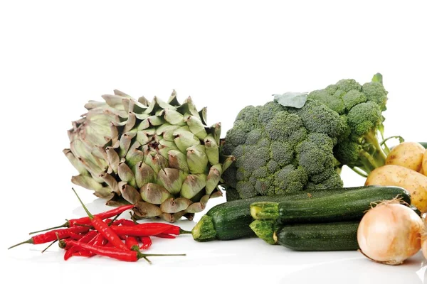 Gemengde Groenten Artisjokken Broccoli Aardappelen Courgettes Uien Pepers — Stockfoto