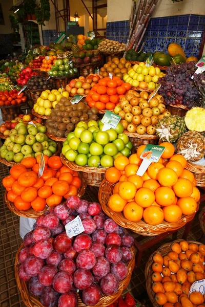 Puesto Frutas Con Varias Frutas Market Hall Funchal Madeira Portugal — Foto de Stock
