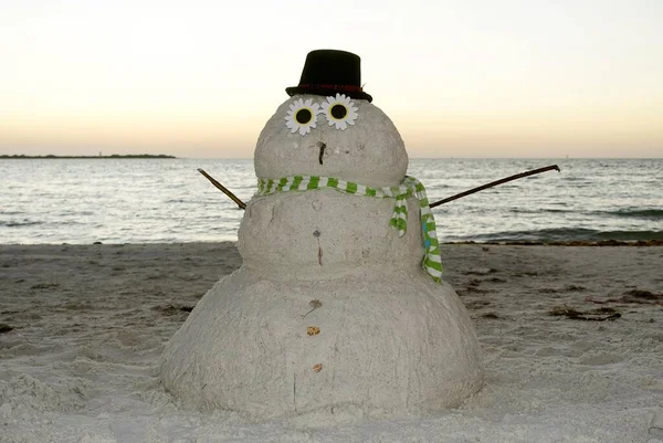 Snowman Made Sand Beach Evening Light Fort Soto Park Florida — Stock Photo, Image
