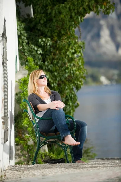 Young Woman Sitting Relaxed Sunshine Traunkirchen Upper Austria Austria Europe — Fotografia de Stock