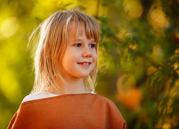 Girl Years Portrait Outdoors Autumn Light — Stock fotografie