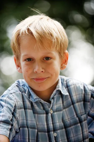 Retrato Menino Pequeno Livre — Fotografia de Stock