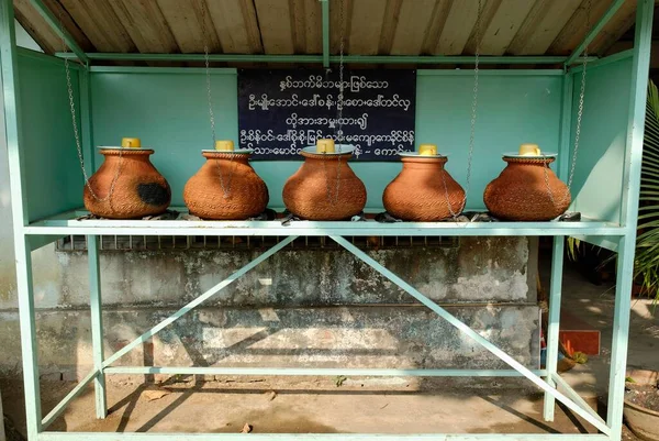 Öffentliche Wasserversorgung Yangon Myanmar Asien — Stockfoto