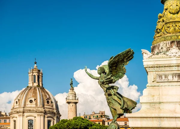 Santa Maria Loreto Templom Angyalszobor Monumento Nazionale Vittorio Emanuele Vittoriano — Stock Fotó