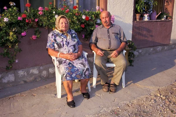 Old Hungarian Couple Sitting Plastic Chairs Married Couple Hungary — Stok fotoğraf