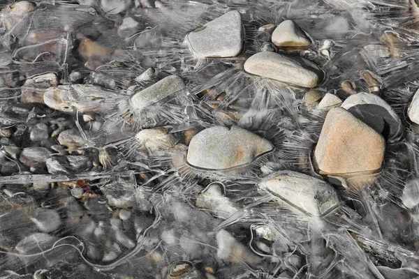Замороженные Камни Интересные Ледяные Образования — стоковое фото