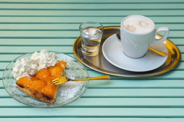 Apricot Tarte Cream Glass Plate Cappuccino — Stockfoto
