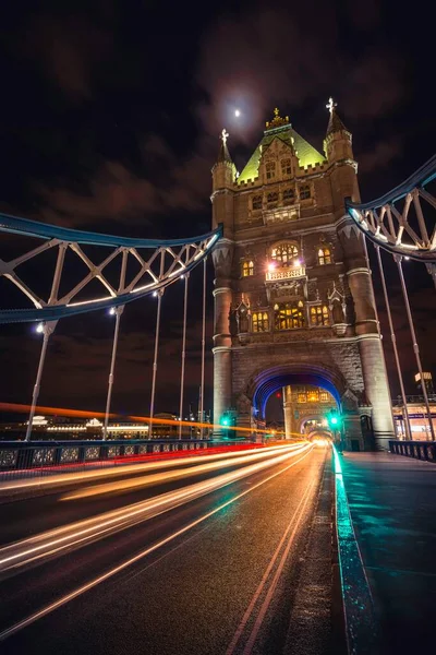 Световые Дорожки Тауэрском Мосту Ночной Снимок Саутуорк Лондон Англия Великобритания — стоковое фото