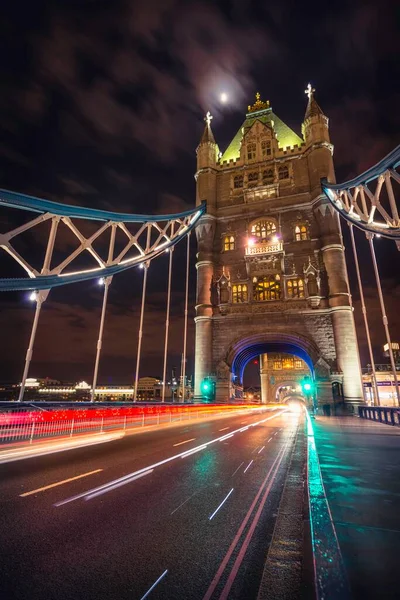 Световые Дорожки Тауэрском Мосту Ночной Снимок Саутуорк Лондон Англия Великобритания — стоковое фото