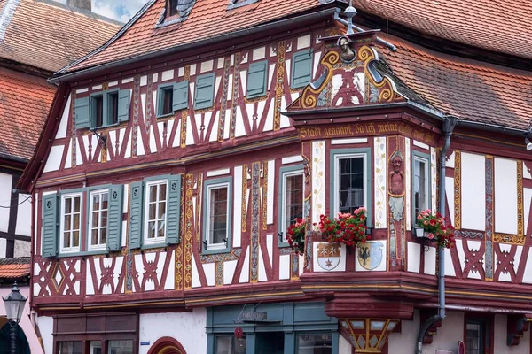 Einhardhaus Historický Roubený Dům Ozdobami Arkýřovým Oknem Roku 1596 Seligenstadt — Stock fotografie