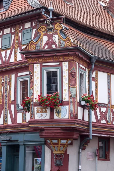 埃纳哈德豪斯 位于德国塞利根施塔特 是一座历史上半木结构的房子 有1596年的装饰品和窗玻璃 — 图库照片