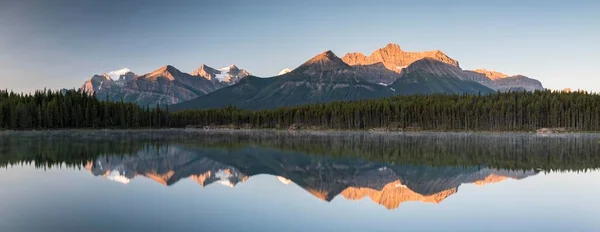 Herbert Lake Sunrise Reflection Bow Range Banff National Park Canadian — Stock Photo, Image