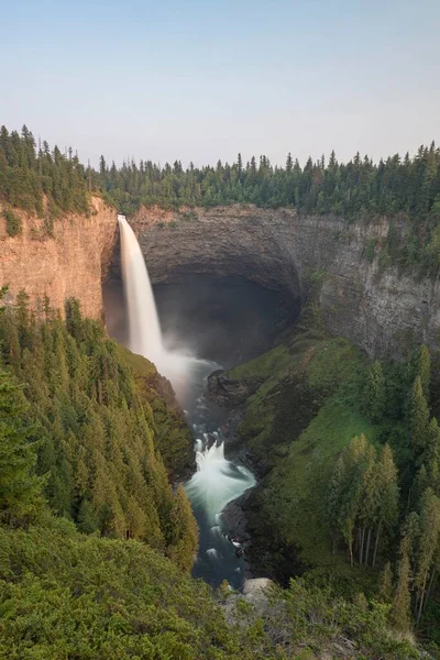 ヘルマッケン滝 ウェルズ グレイ州立公園 マートル川 ブリティッシュコロンビア州 カナダ — ストック写真