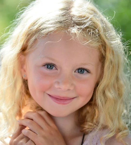 Niña Con Pelo Rubio Retrato Suecia Europa —  Fotos de Stock