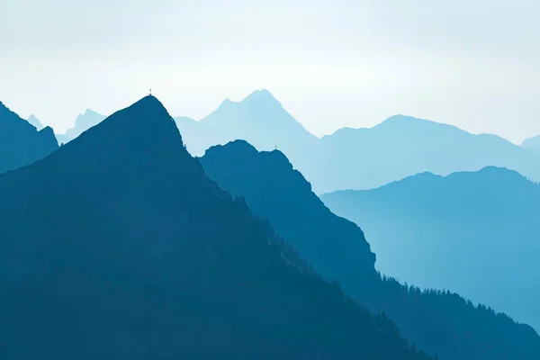 Morgenlicht Mit Gebirgszügen Wie Taumeln Und Bergsteigen Auf Gipfeln Tannheimer — Stockfoto