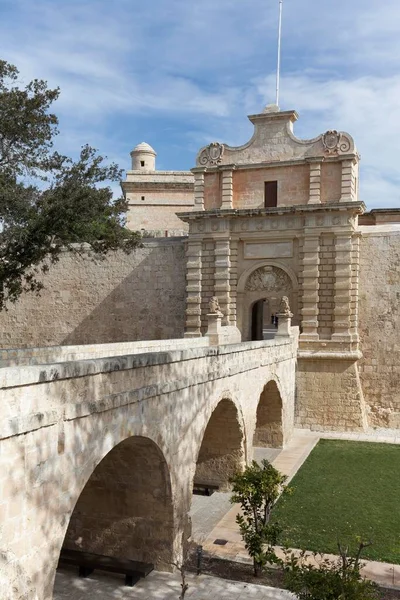 Historyczna Brama Miejska Mostem Mdina Malta Europa — Zdjęcie stockowe