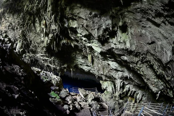 Cueva Estalactita Con Lago Azul Gruta Lago Azul Cerca Bonito —  Fotos de Stock