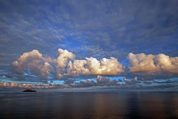 Chmury Formacja Chmur Nad Morzem Angra Heroismo Wyspa Terceira Azory — Zdjęcie stockowe