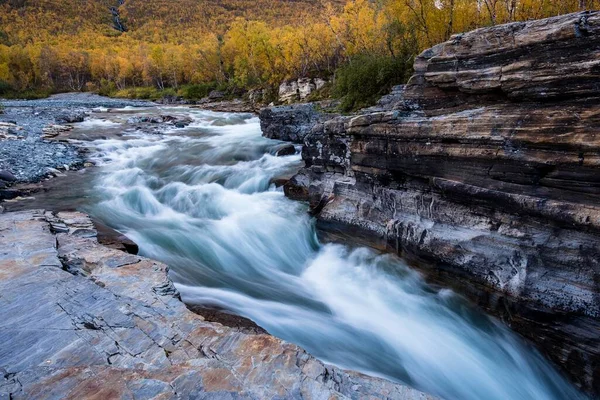 Herbstliche Schlucht Von Abisko Fluss Abiskojokk Abiskojokk Nationalpark Abisko Norrbotten — Stockfoto