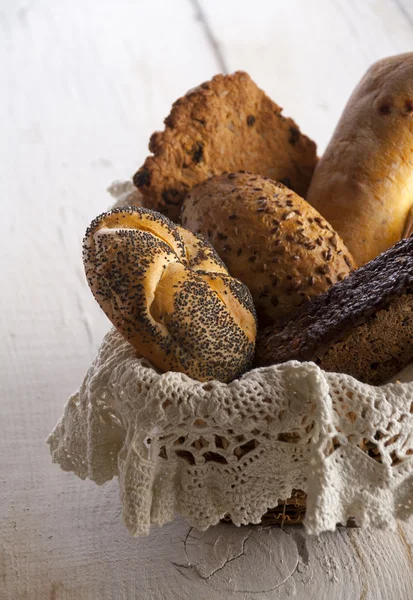 Pão em uma cesta — Fotografia de Stock