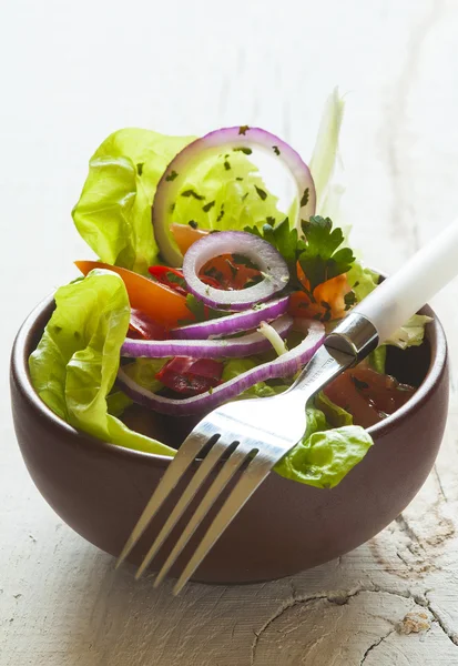 Salada mista na tigela — Fotografia de Stock