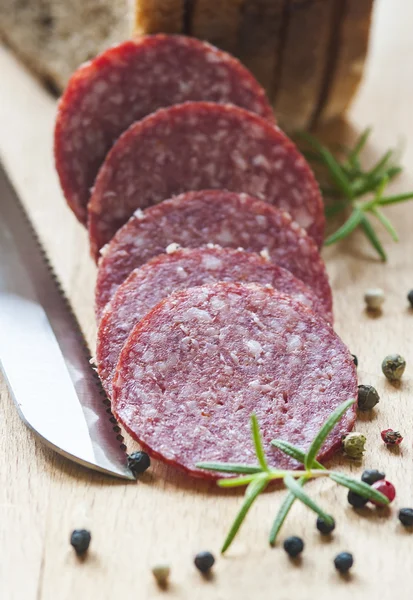 Saucisse de salami de viande tranchée — Photo