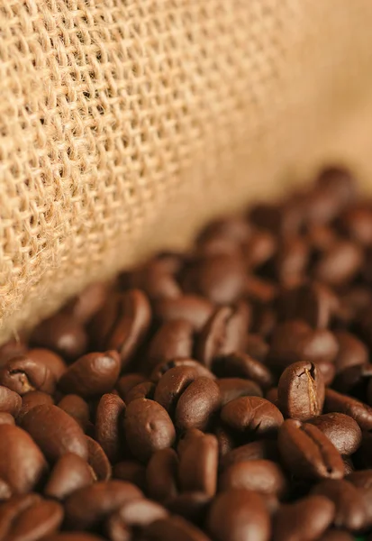 Koffiebonen en doek zak — Stockfoto